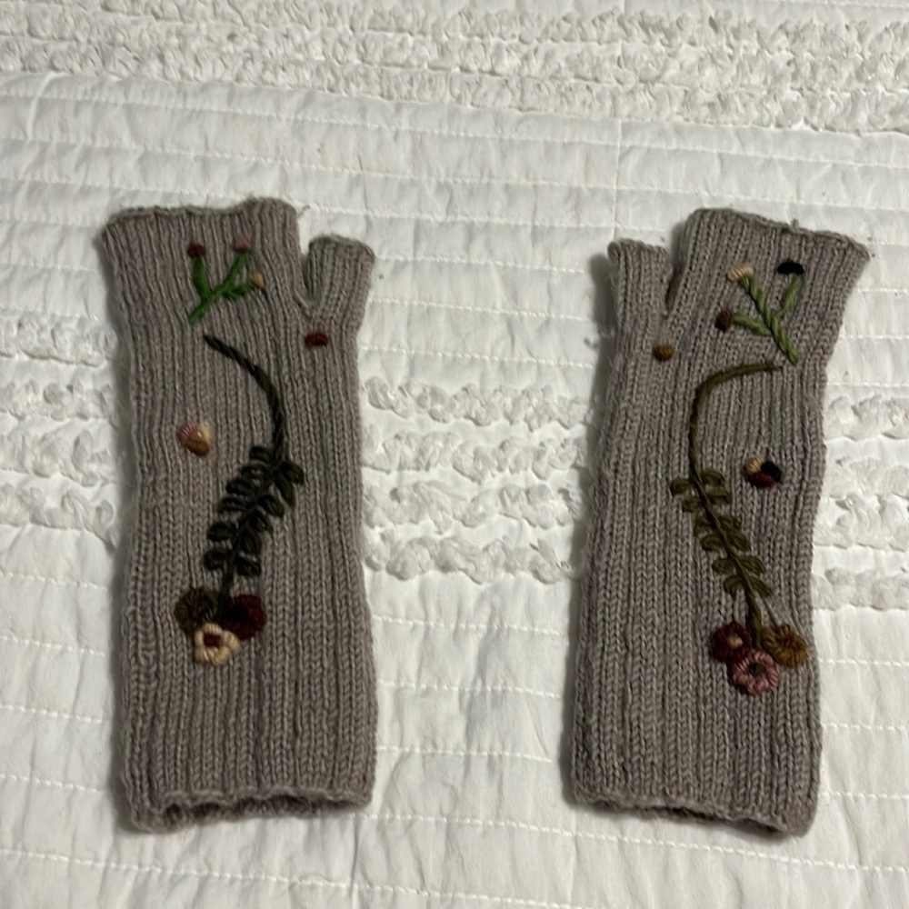 Anthropologie fingerless wool gloves